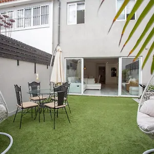 https://modern-3-bedroom-duplex-adeje-city-center.tenerifehoteles.net